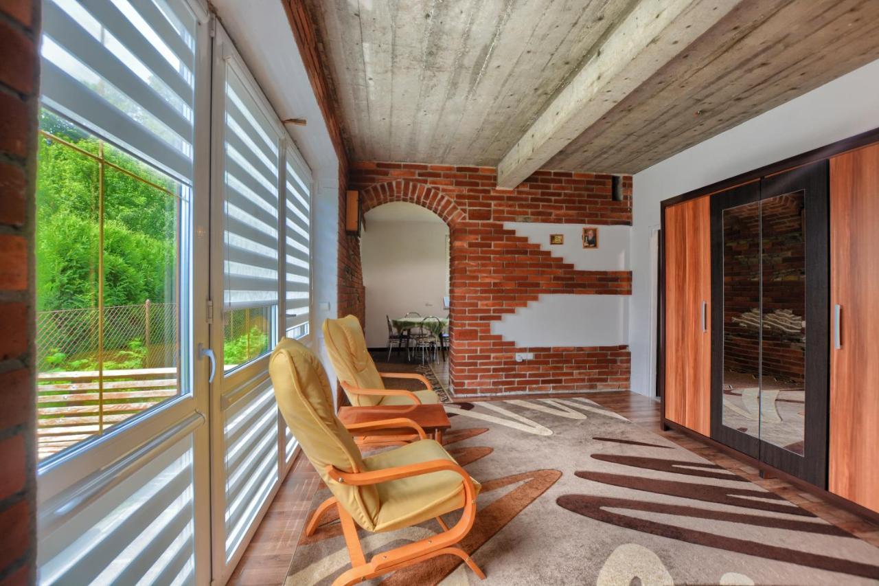 Ceglany Apartament Ustrzyki Dolne Esterno foto