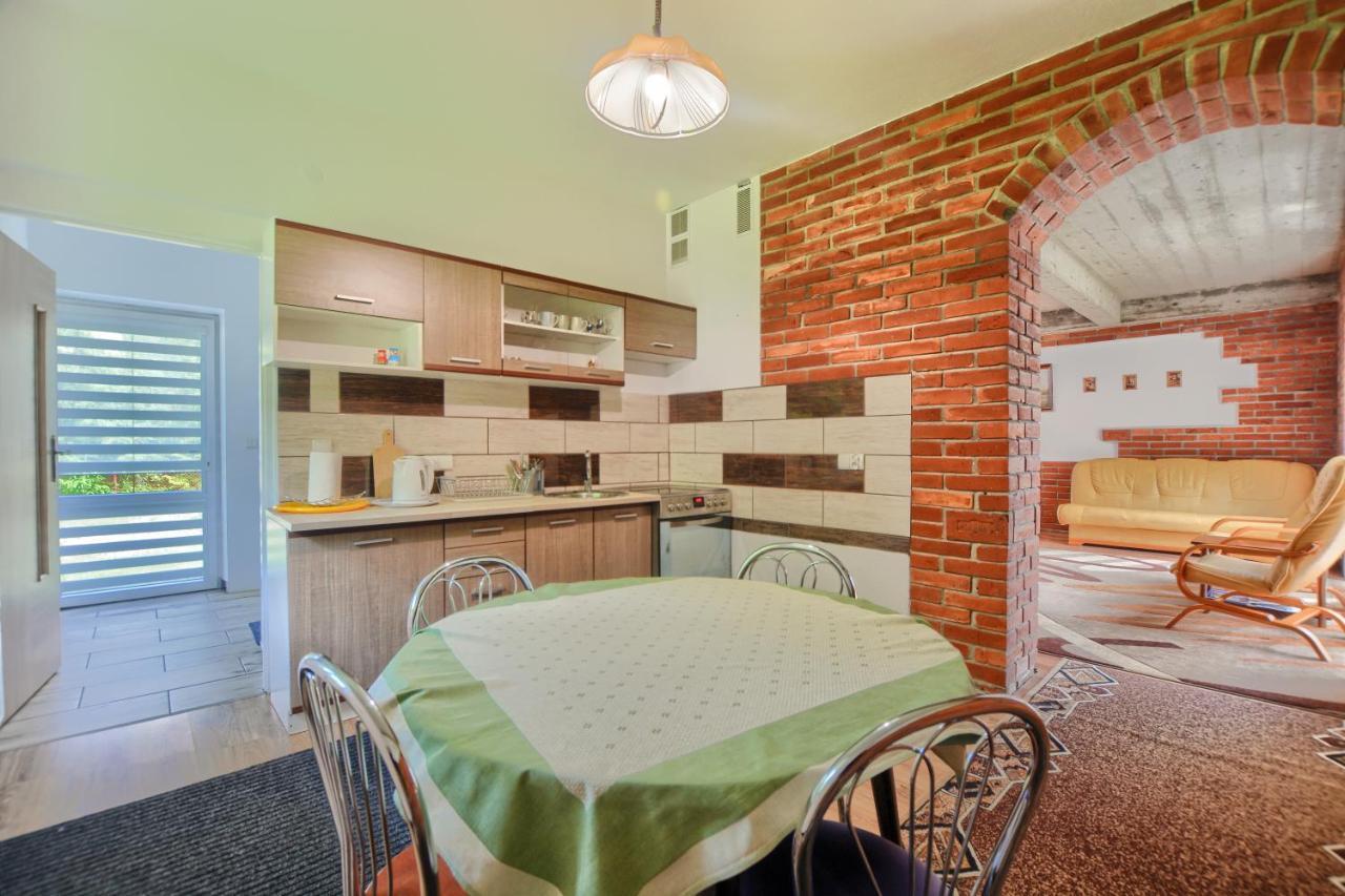 Ceglany Apartament Ustrzyki Dolne Esterno foto